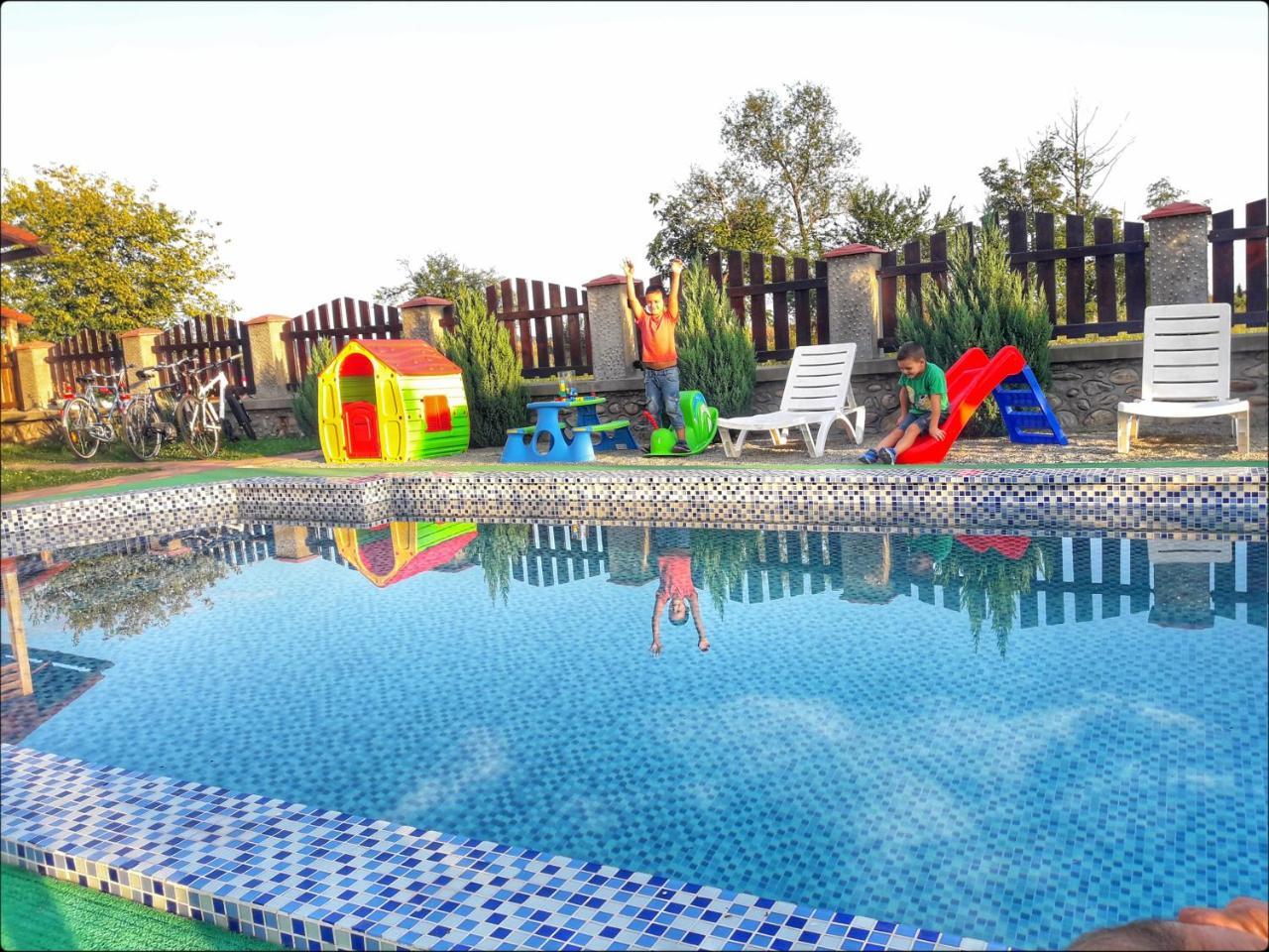 Casa Robi Hotel Pestisani Kültér fotó