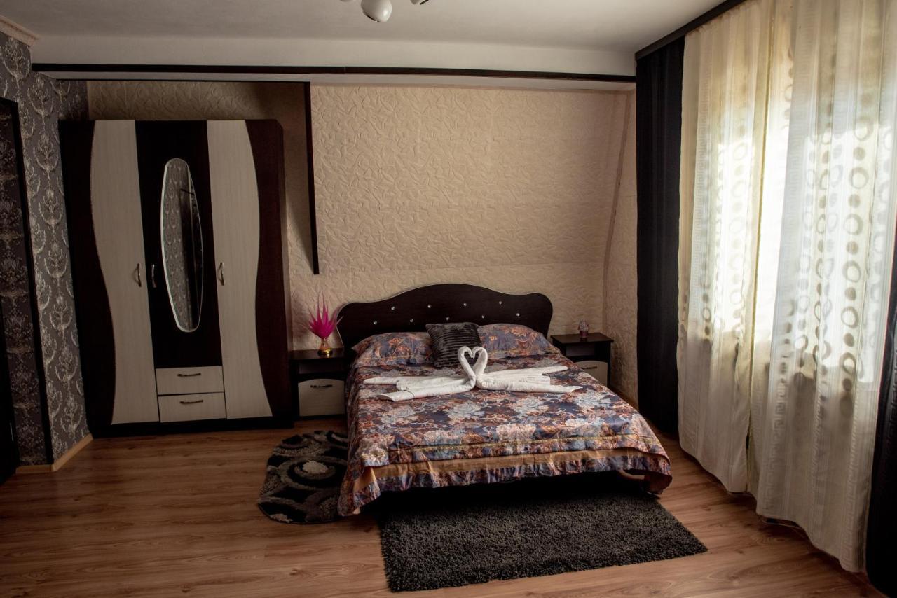 Casa Robi Hotel Pestisani Kültér fotó
