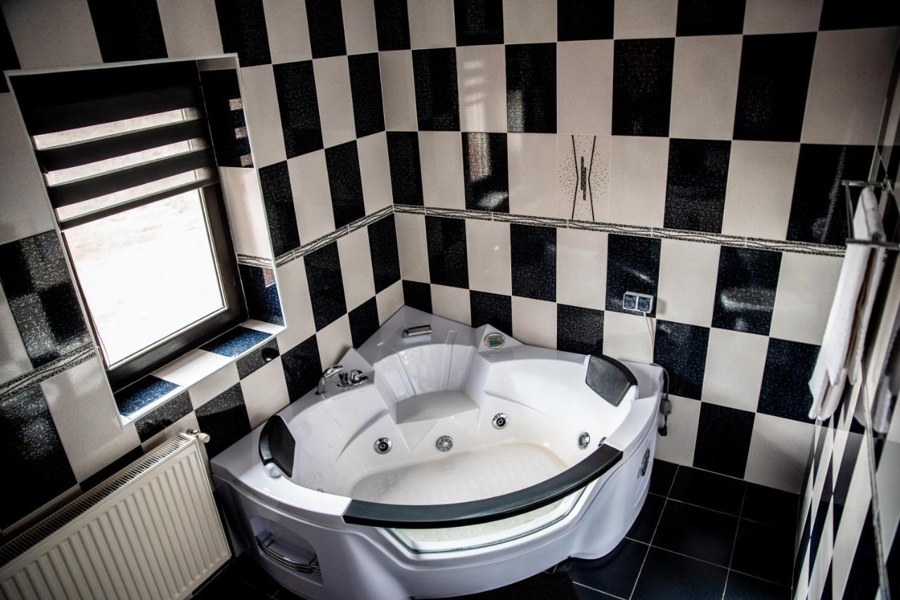 Casa Robi Hotel Pestisani Kültér fotó