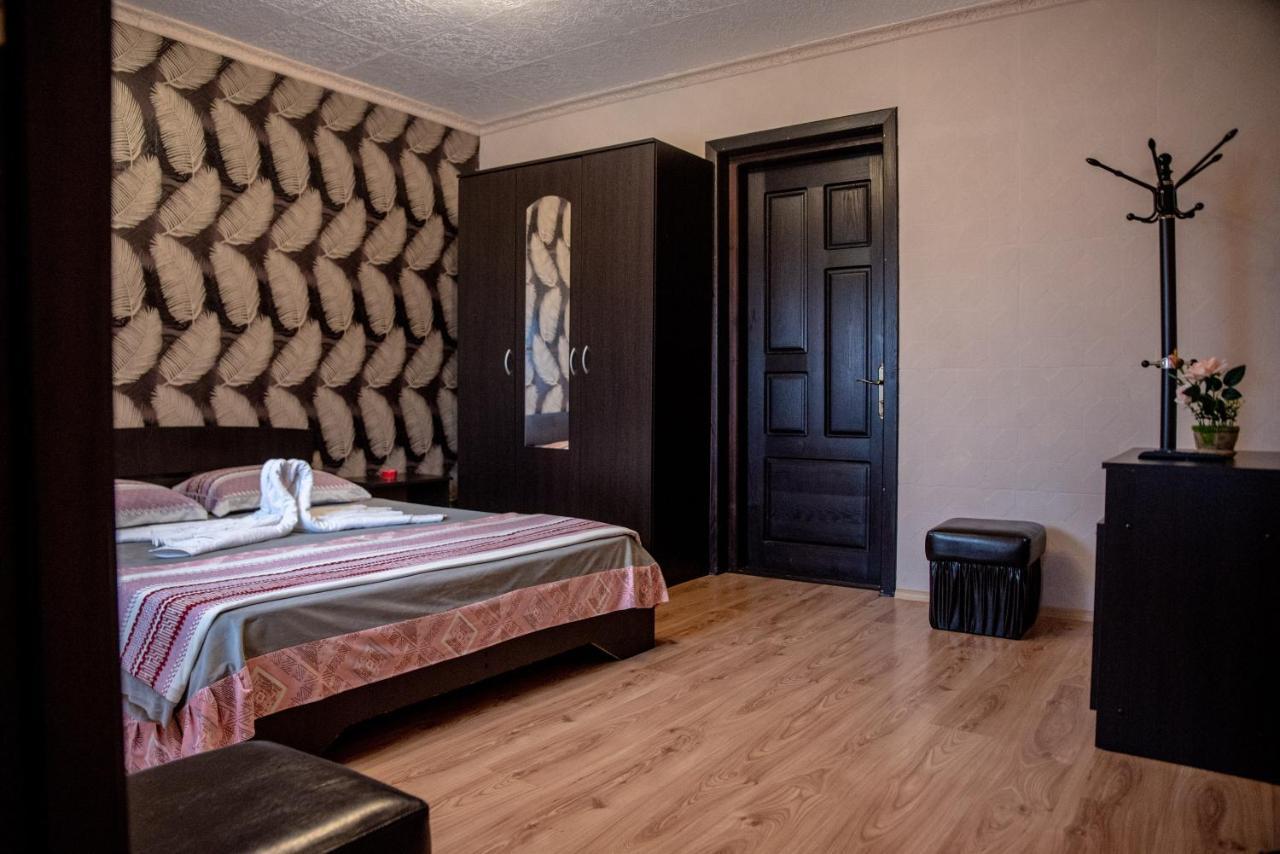 Casa Robi Hotel Pestisani Kültér fotó