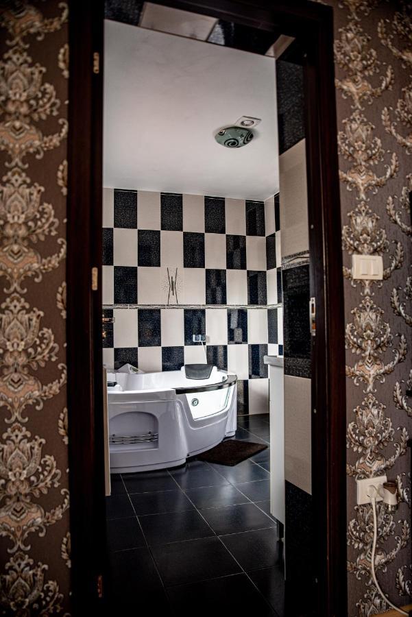 Casa Robi Hotel Pestisani Kültér fotó
