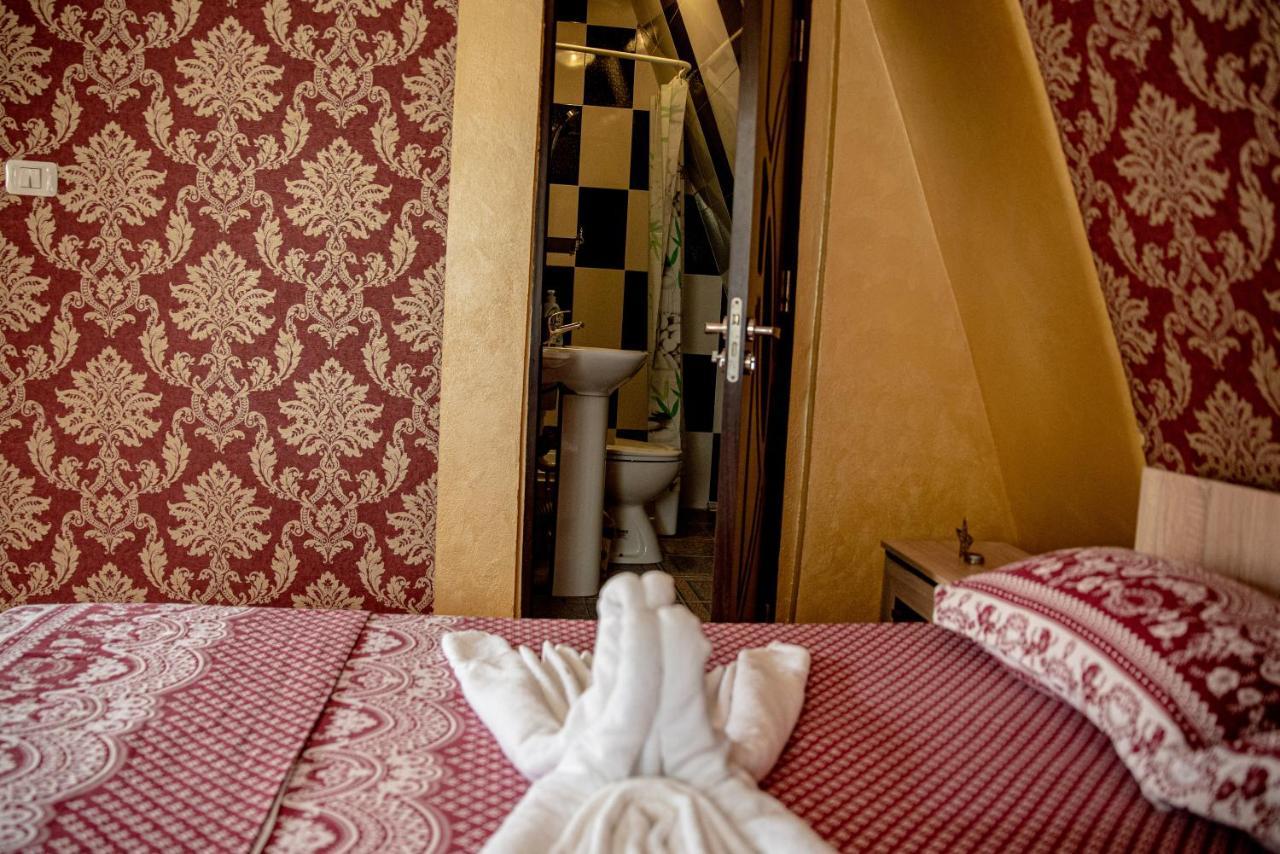 Casa Robi Hotel Pestisani Kültér fotó