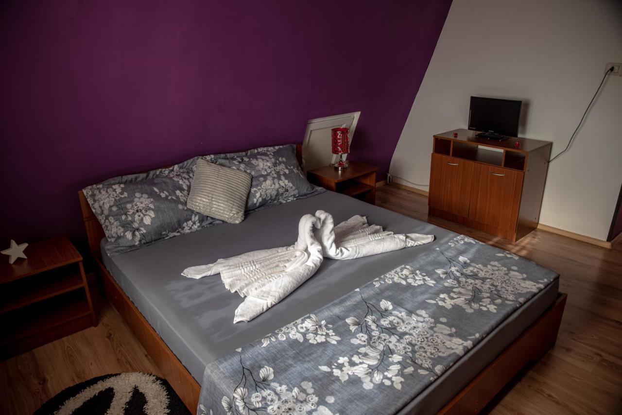 Casa Robi Hotel Pestisani Kültér fotó