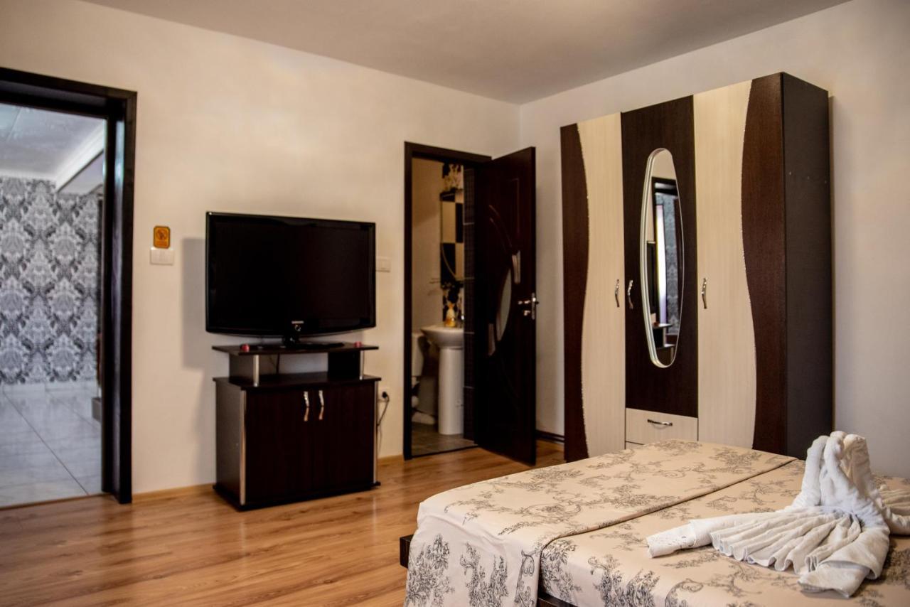 Casa Robi Hotel Pestisani Kültér fotó