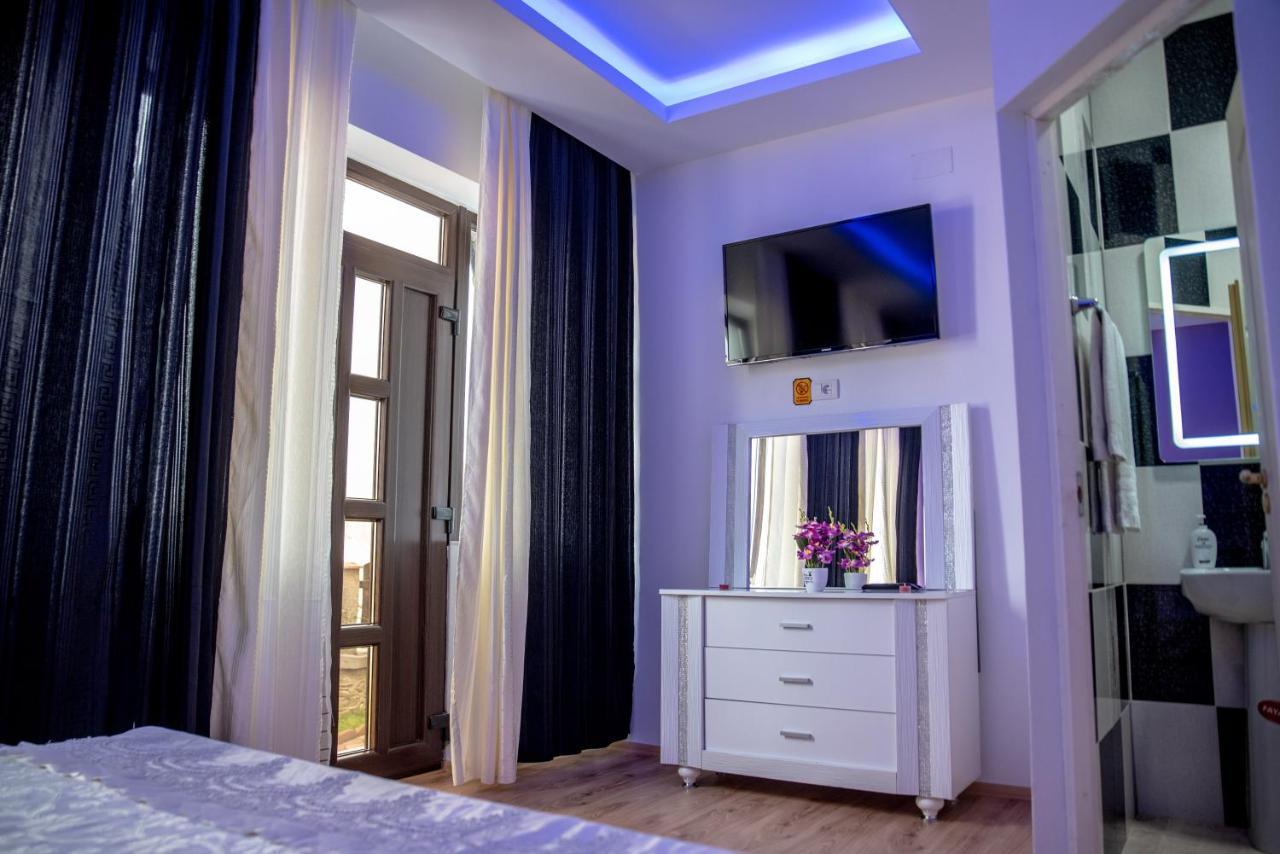 Casa Robi Hotel Pestisani Kültér fotó