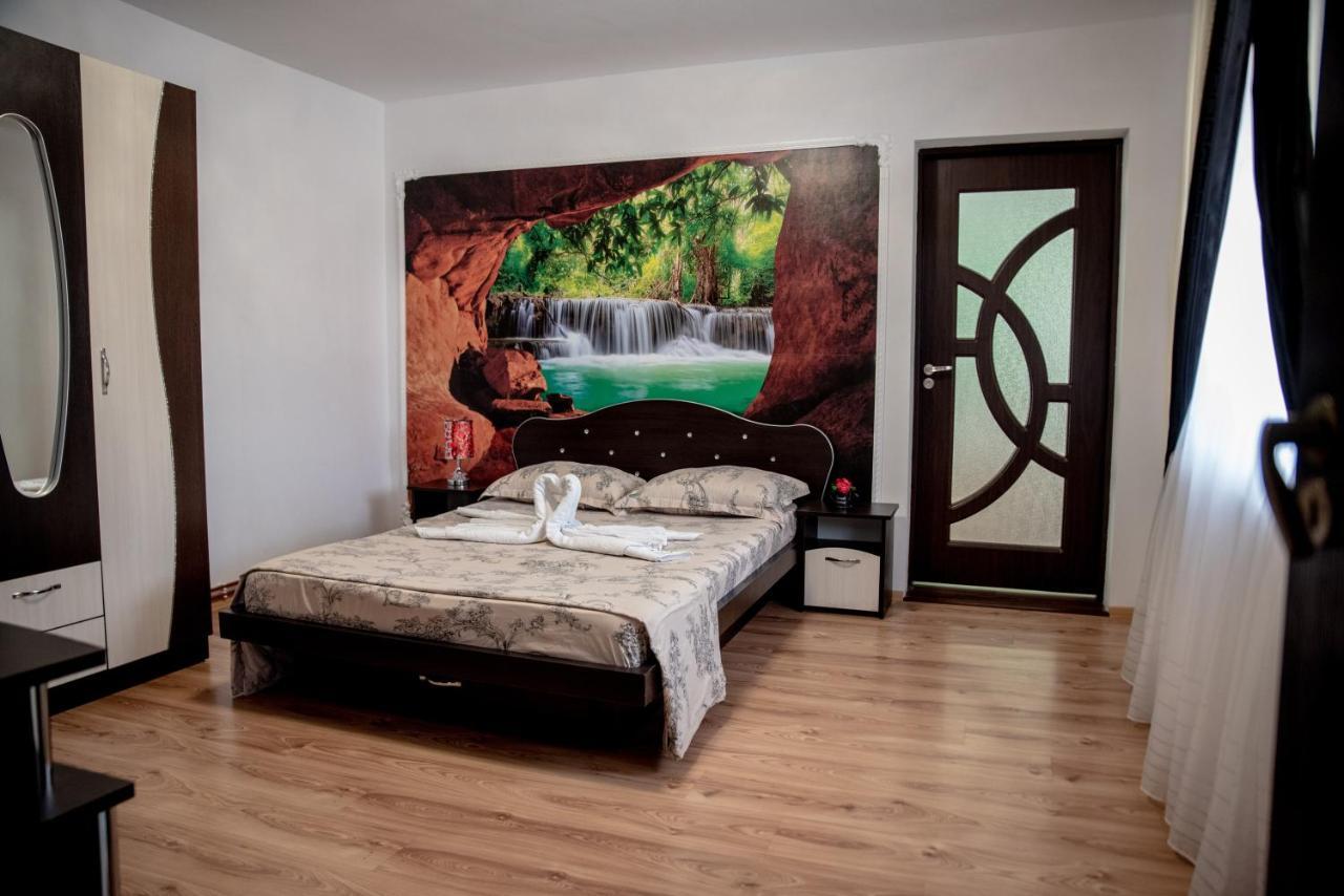 Casa Robi Hotel Pestisani Kültér fotó