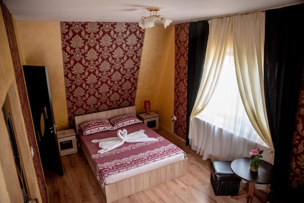 Casa Robi Hotel Pestisani Kültér fotó
