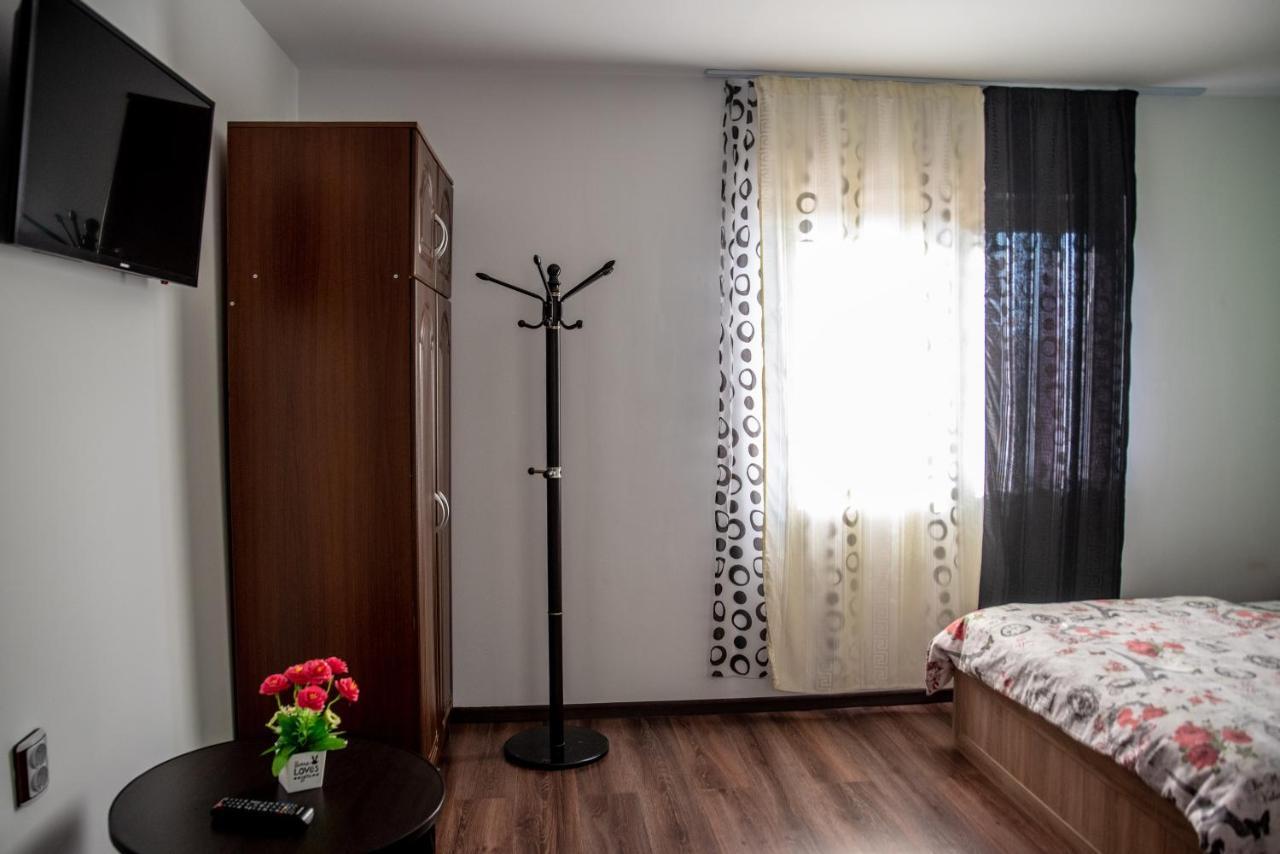 Casa Robi Hotel Pestisani Kültér fotó