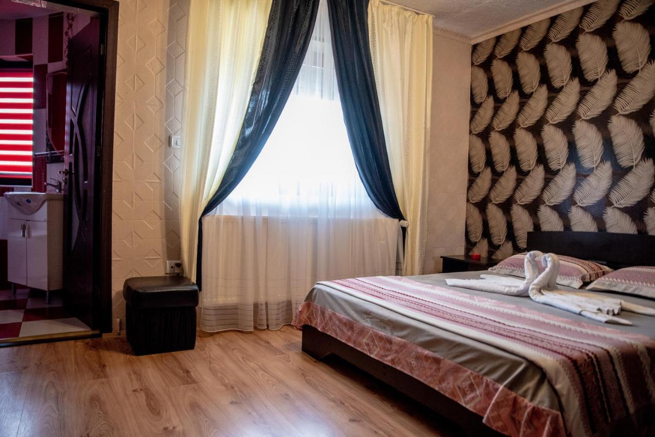 Casa Robi Hotel Pestisani Kültér fotó