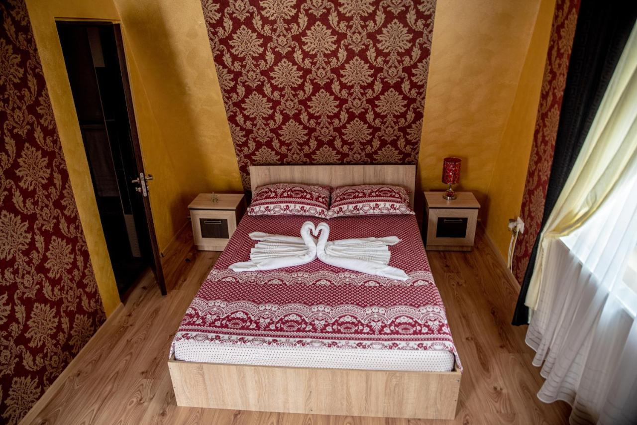 Casa Robi Hotel Pestisani Kültér fotó
